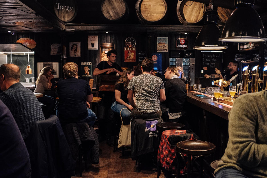 Trivia questions ultimate guide — 500+ Q&A by category for bar trivia hosts