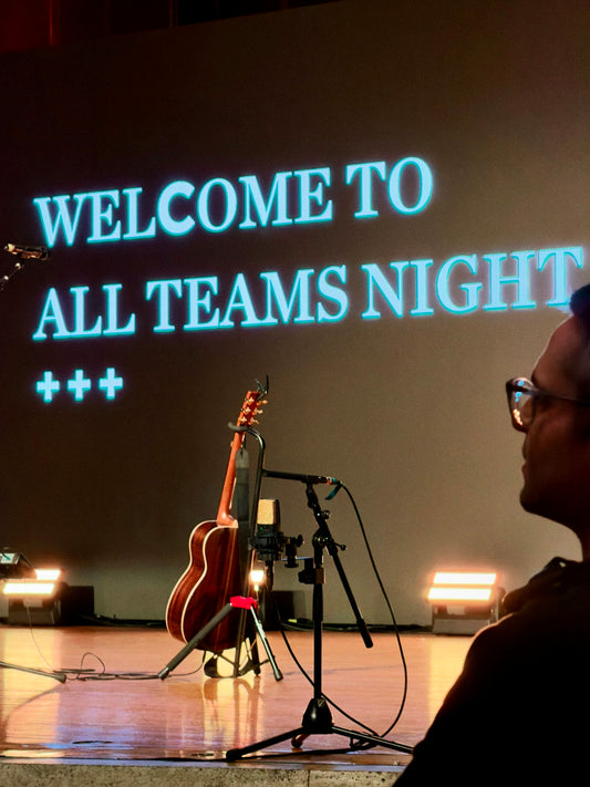 Welcome to all teams night with guitar and guitar